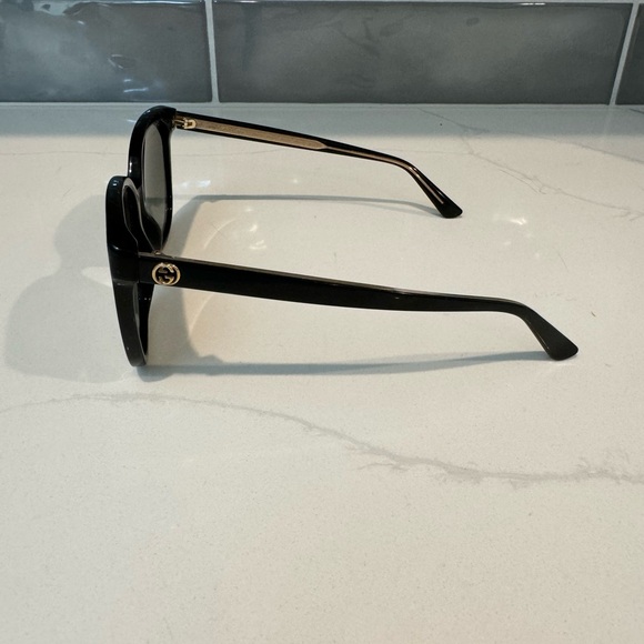 Authentic Gucci sunglasses. - Picture 3 of 6